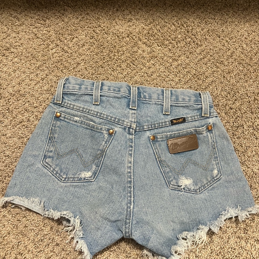 Wrangler Cut off denim shorts.